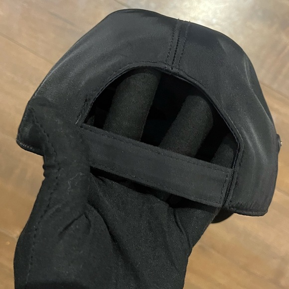 Prada Re-Nylon Logo Cap – Black Unisex Luxury Streetwear Hat
Size L adjustable - Picture 6 of 6